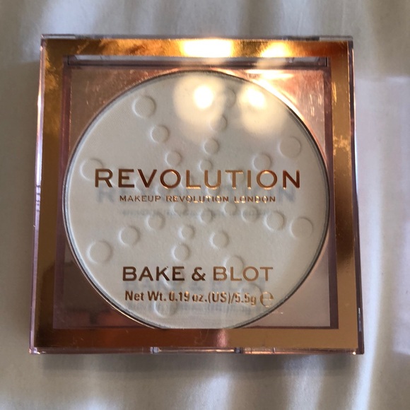 Makeup Revolution Other - NEW Revolution London Bake & Blot white 5.5 g